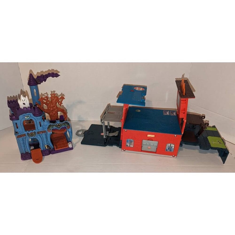 2004 2008 Matchbox Spooky Haunted House & Fold N Go Fire Station Garage Playsets